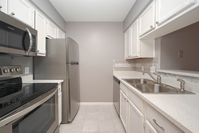 Building Photo - 2120 El Paseo St Unit 2108