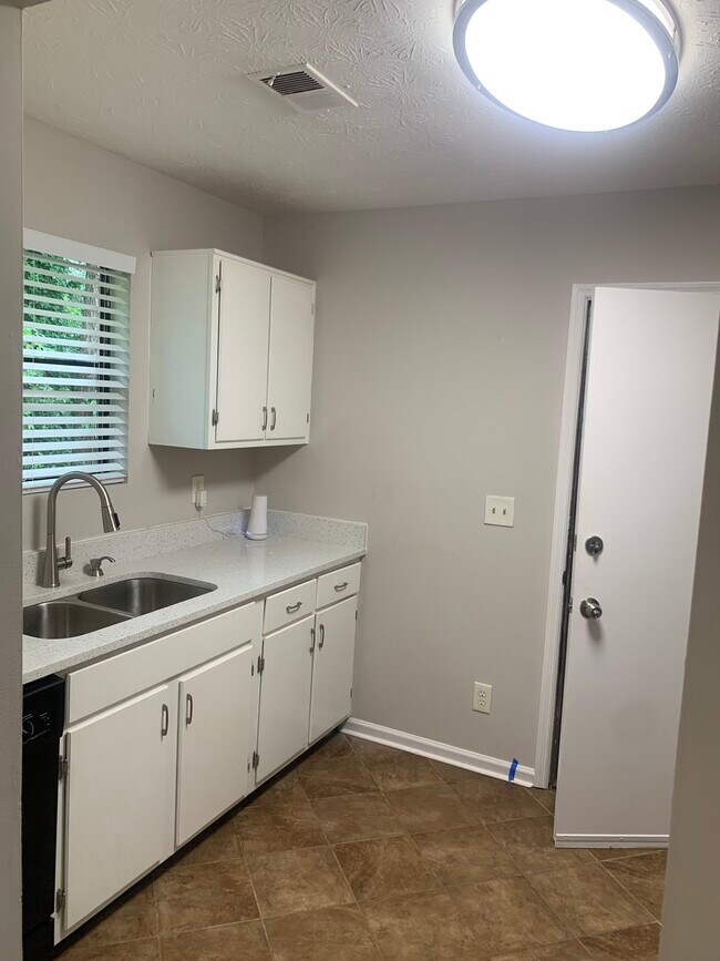 Photo - 7095 Birling Dr