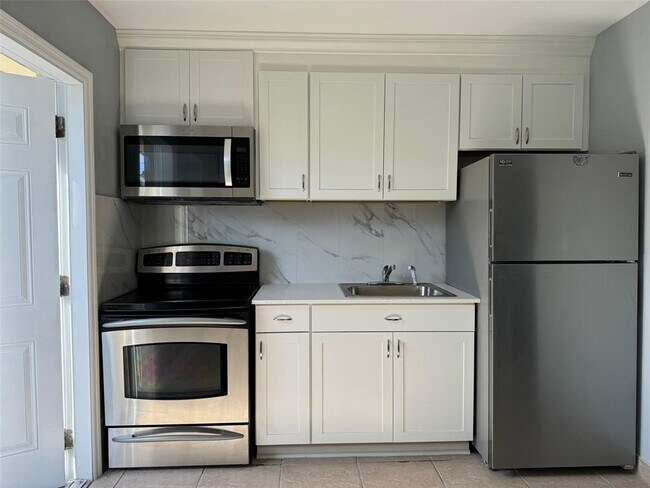 Kitchen - 1036 NW 5th Ave Unidad A