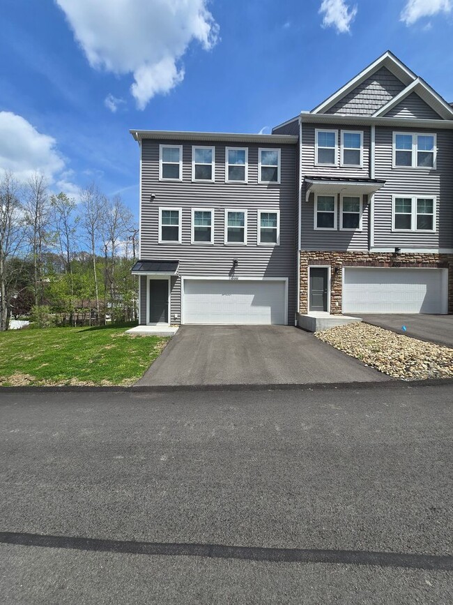 Photo - 3 Bedroom End Unit Townhouse - Franklin Regional School District - AVAILABLE IMMEDIATELY