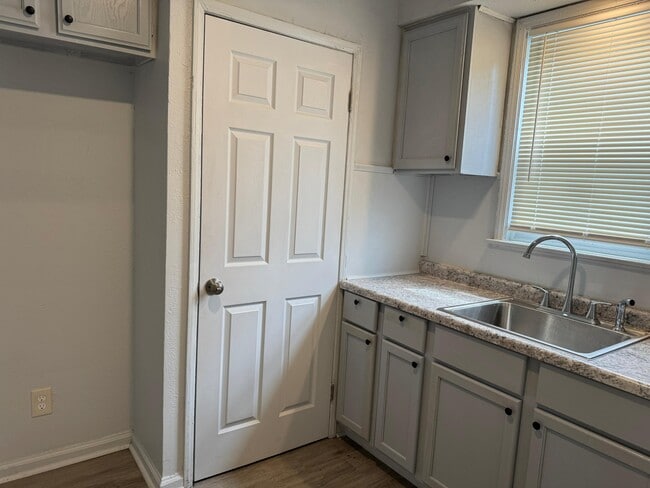 Photo - 9430 Philip St