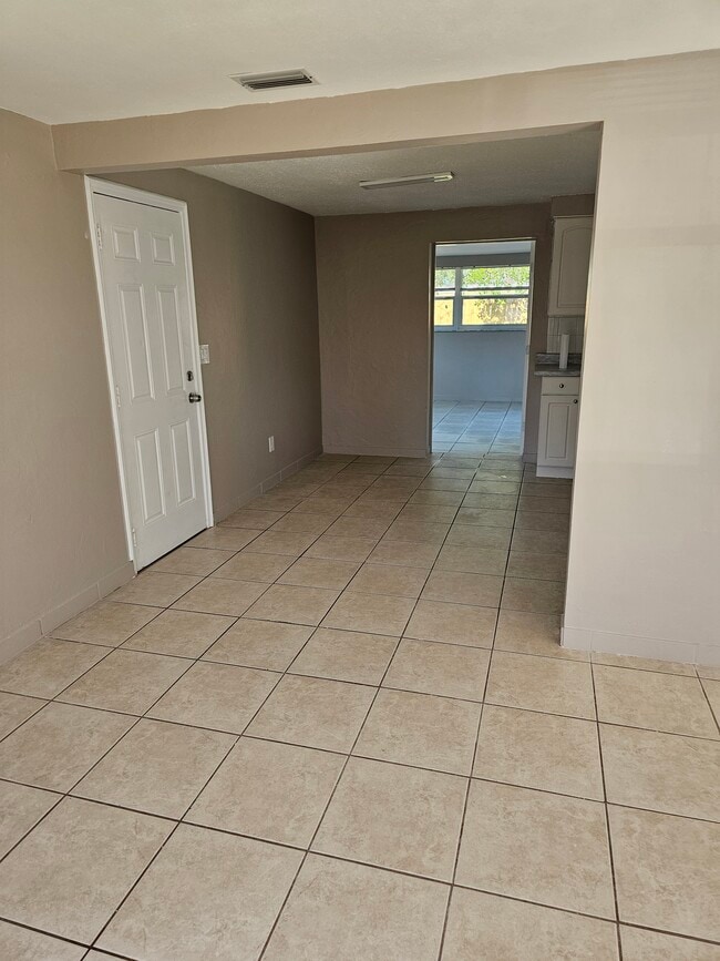 Photo - 4911 Lake Ridge Ln