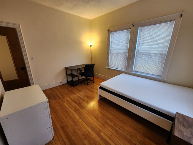 Photo - 66 Brook St Unit 2