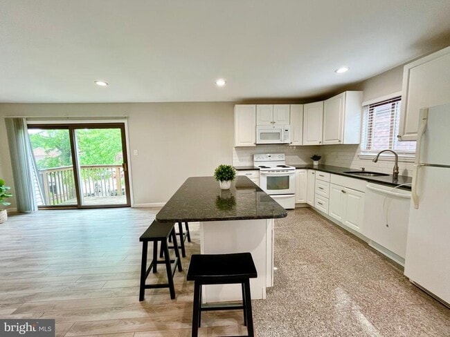 Photo - 702 Meadow Woods Ln