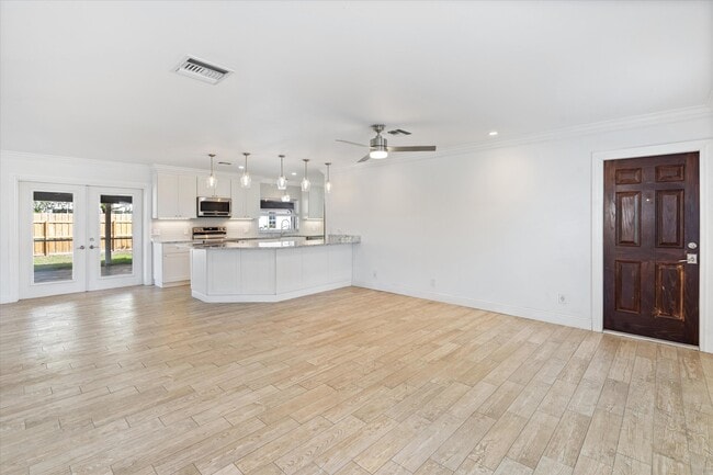 Photo - 799 NW 7th Dr