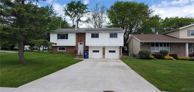Photo - 35 Tomcyn Dr House
