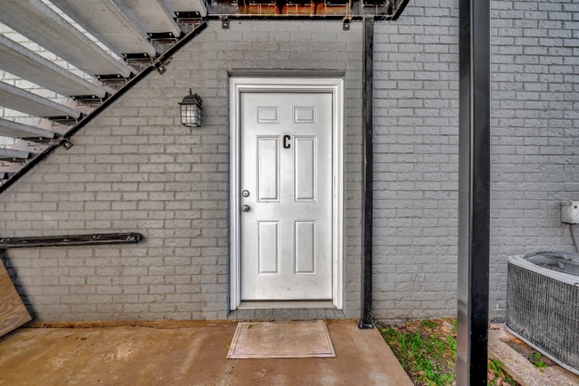 Building Photo - 306 Powers St