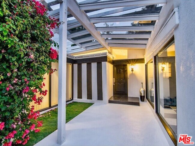 Photo - 7475 Mulholland Dr