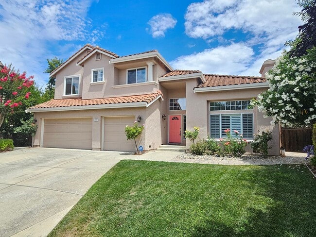 Building Photo - Beautiful Five Bedroom Four Bathroom Home