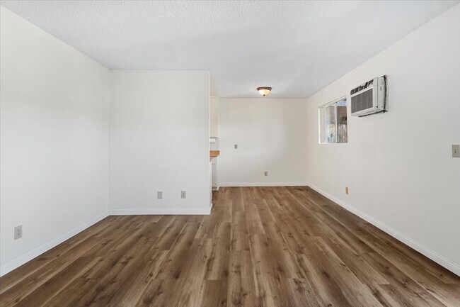 3424 Pueblo Ave Unidad 8