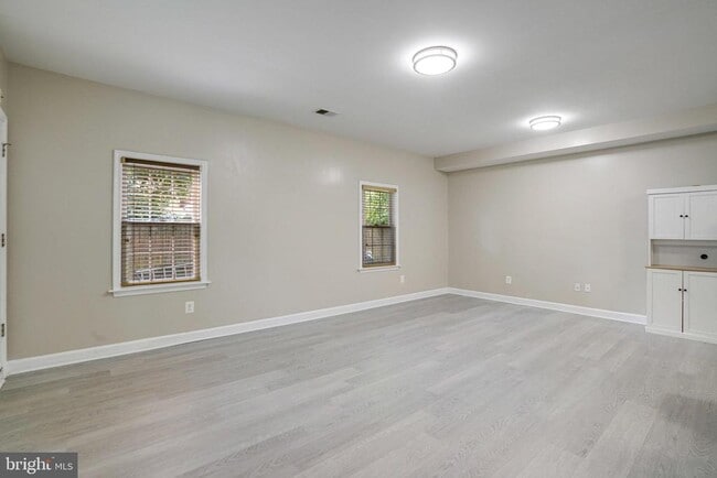Building Photo - 2056 Shirlington Rd Unit B Rental