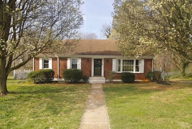 Photo - Bright and Cheery 4 Bedroom Home in Desiriable Sheffield Neighborhood