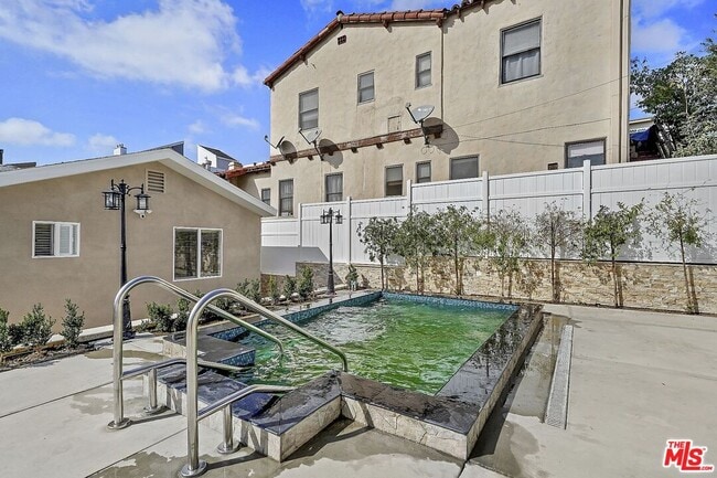 Photo - 1852 Holmby Ave