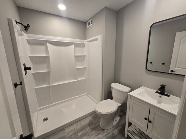 Photo - 541 E School St