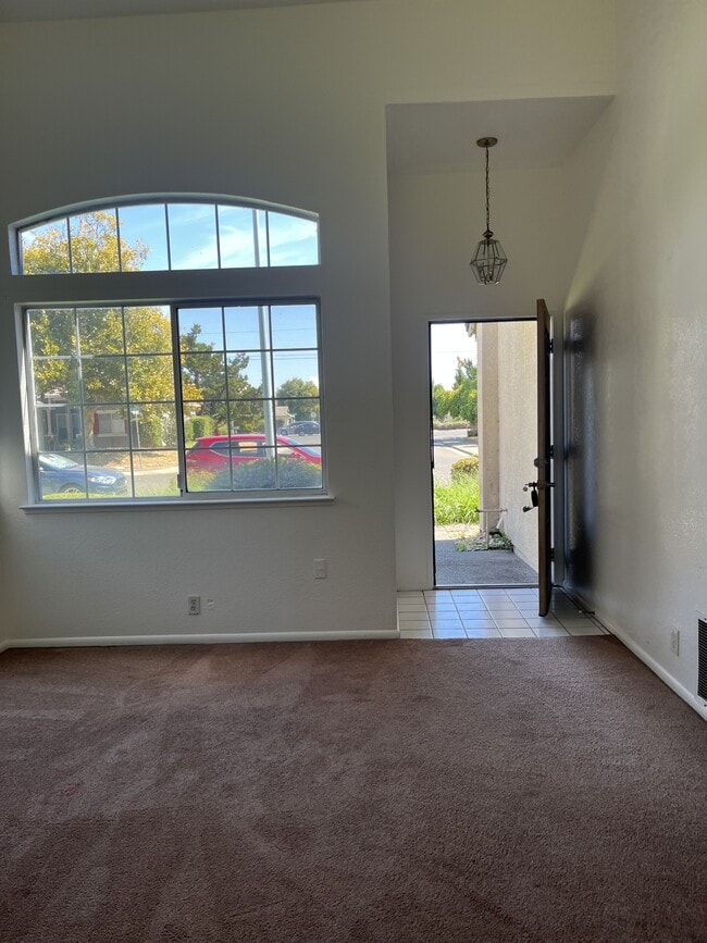 Building Photo - 1640 Oleander Dr Rental