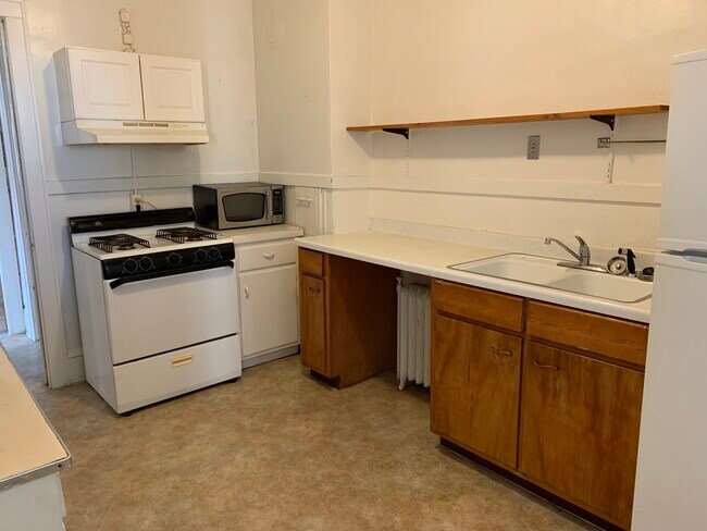 Kitchen - 2910 James Ave S Unit E