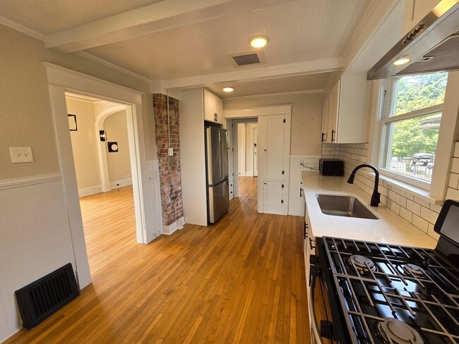 Photo - 1631 Oakes Ave