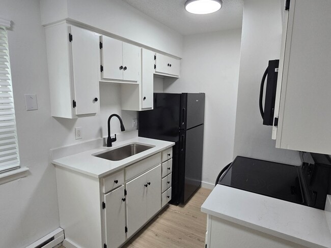 Building Photo - West Apartments