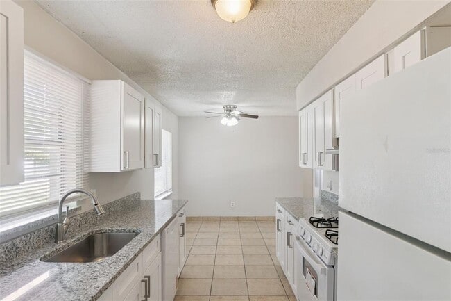 Photo - 2853 S Sanford Ave