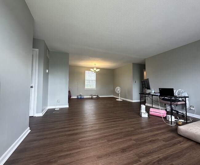 Photo - 361 Dupuis Dr