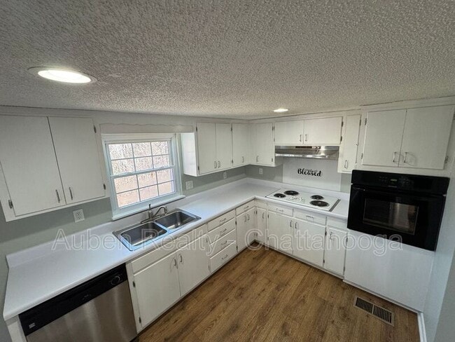 Photo - 5035 Silver Ln