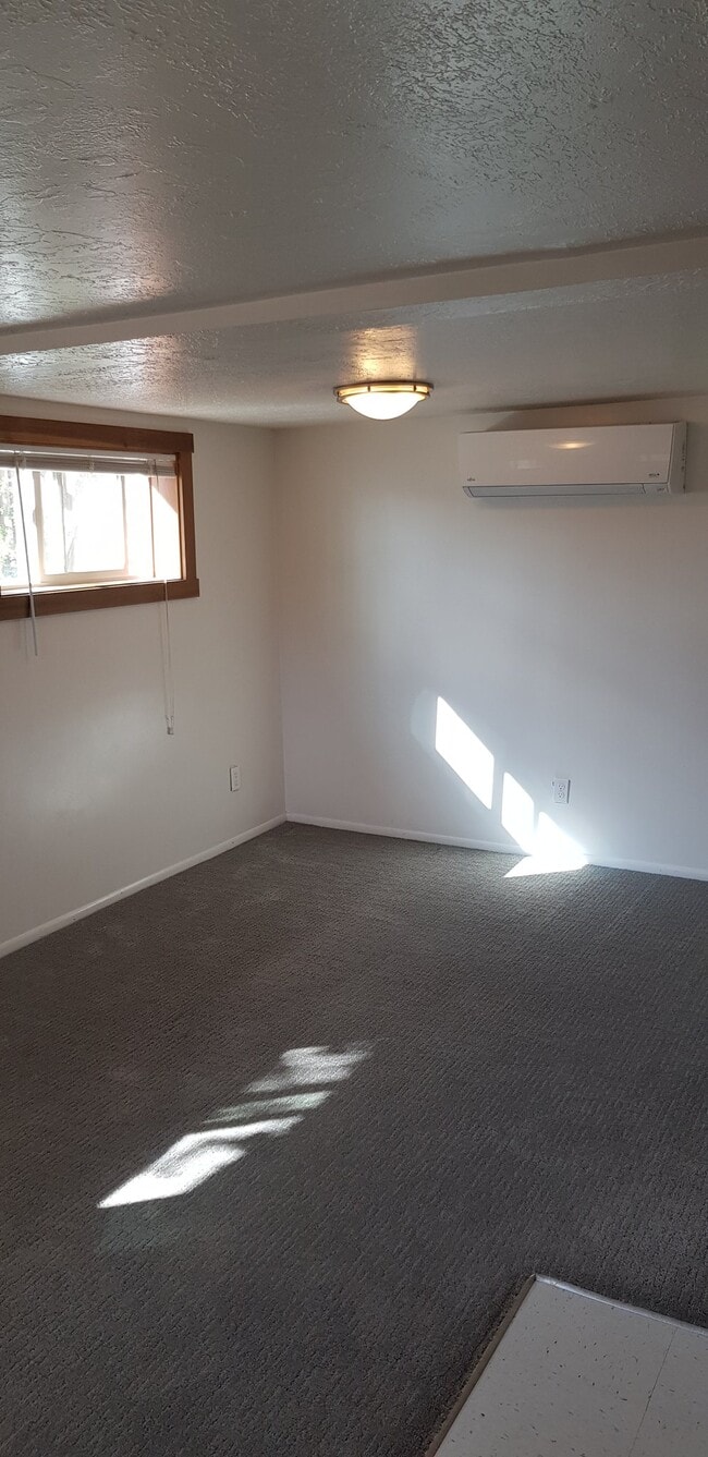 Photo - 317 D St E