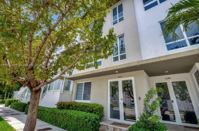 Photo - 6630 NW 104th Path