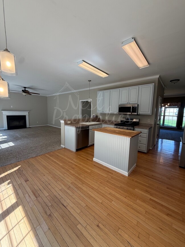 Photo - 208 Saints Creek Ln