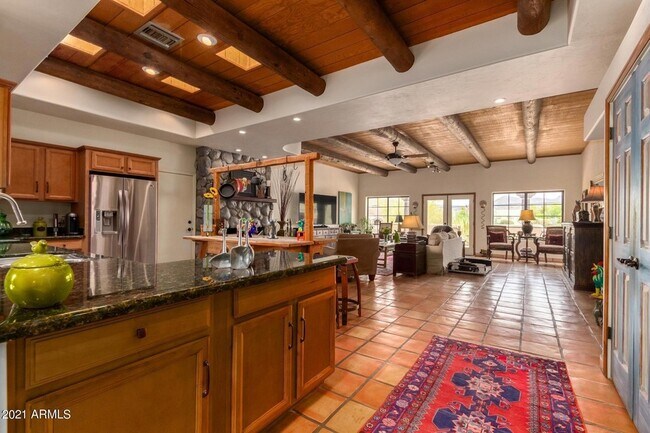 7113 E Highland Road - 7113 E Highland Road Casa