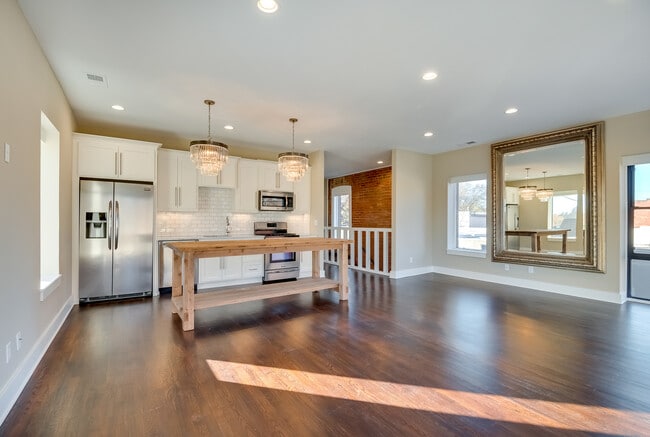 Photo - 1701 Westport Rd