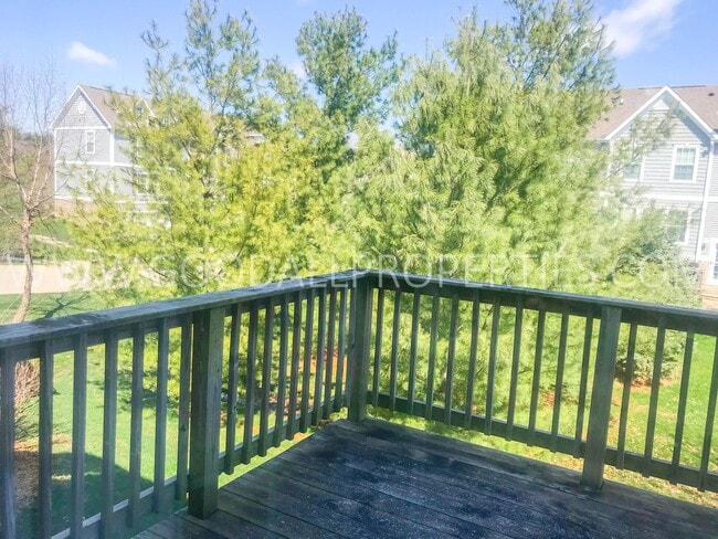 Photo - 2 Bedroom, 2.5 Bath Townhome in Urbandale with two car garage.