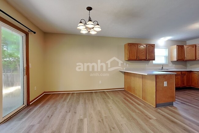 Photo - 1344 Crescent Ct