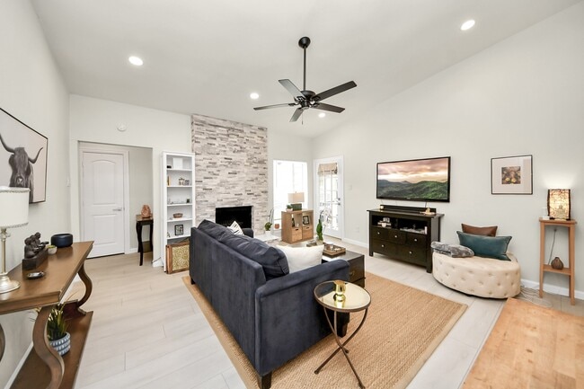 Photo - 2001 Bering Dr Unit 8J