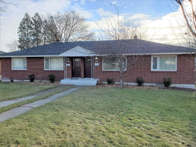 Building Photo - Glass Unit 1425