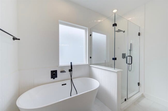 Photo - 1102 Paul Quinn St Unidad #B