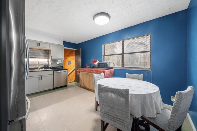 Photo - 1405 Barberry Pl