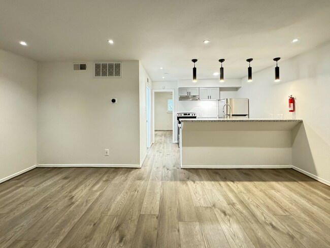 IMG_2902.jpg - Catalina Apartments