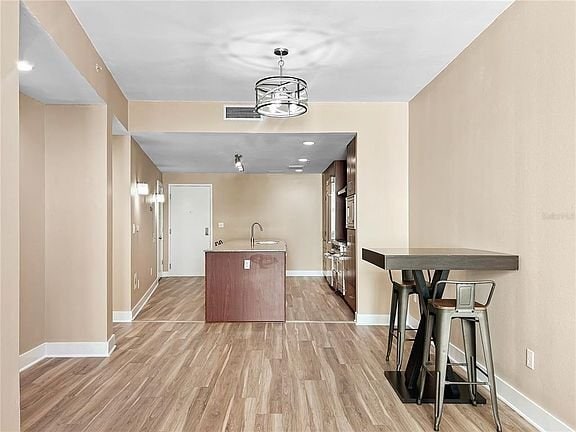 Photo - 1120 E Kennedy Blvd Unidad 33