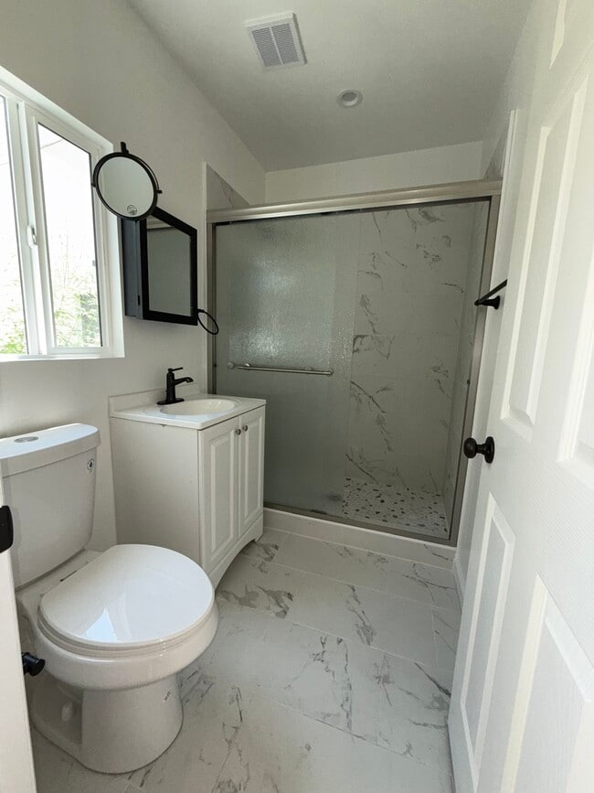 Photo - 762 1/2 N Ridgewood Pl Unit 762 1/2