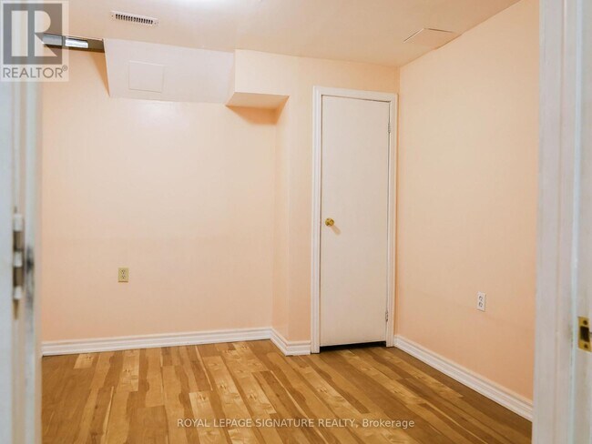 Photo - 8 Stanbridge Ct