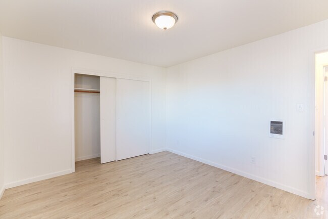 3 habitaciones, 1 baño - 755 pies cuadrados - Dormitorio - 1930 Channing Way