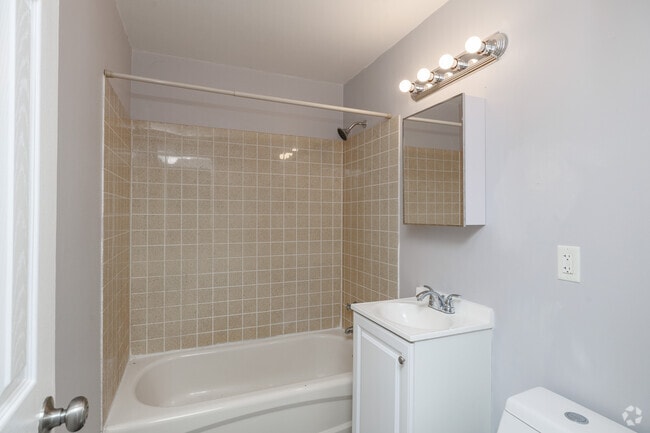 Small 1BR, 1BA - 520SF - Bathroom
