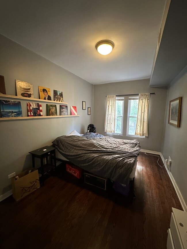 Bedroom - 6754 N Lakewood Ave Unit 1N