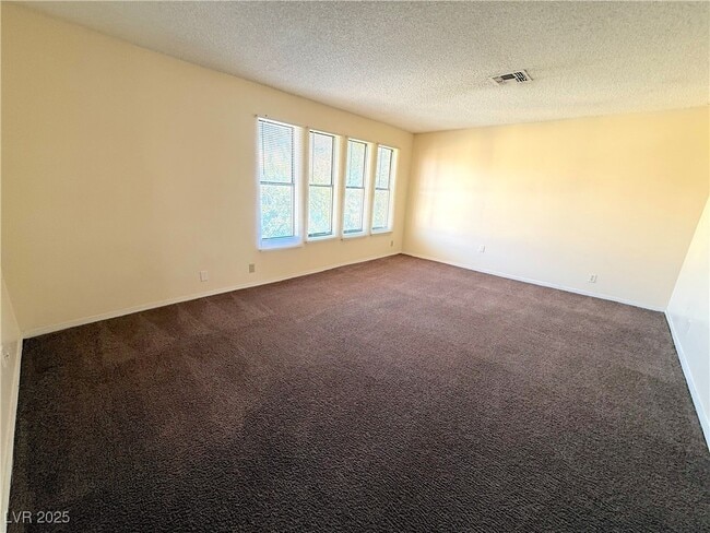 Building Photo - 2080 Karen Ave Unit 33