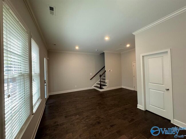 11 Biltmore Dr NW