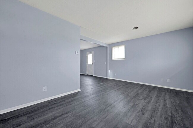 Photo - 2137 Toni St