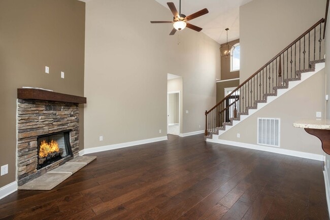 Photo - 1005 Harrison Way