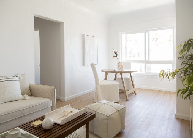 Photo - The Julie Lee