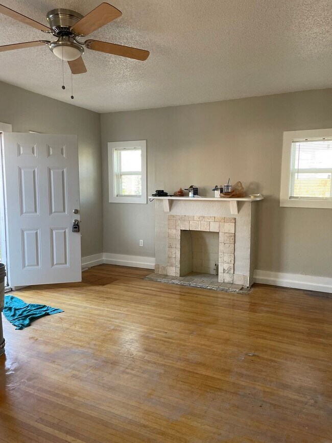 Photo - PRE-LEASING 4-bedroom, 2-bathroom