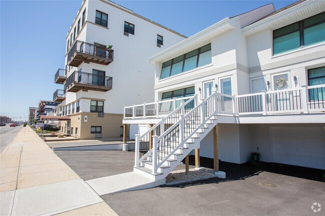 Building Photo - 521 W Broadway Rental